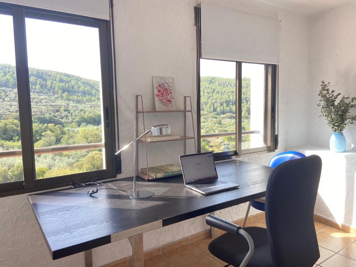 Remote Work In Spanish Mediterranean Countryside Vall de Almonacid Luaran gambar